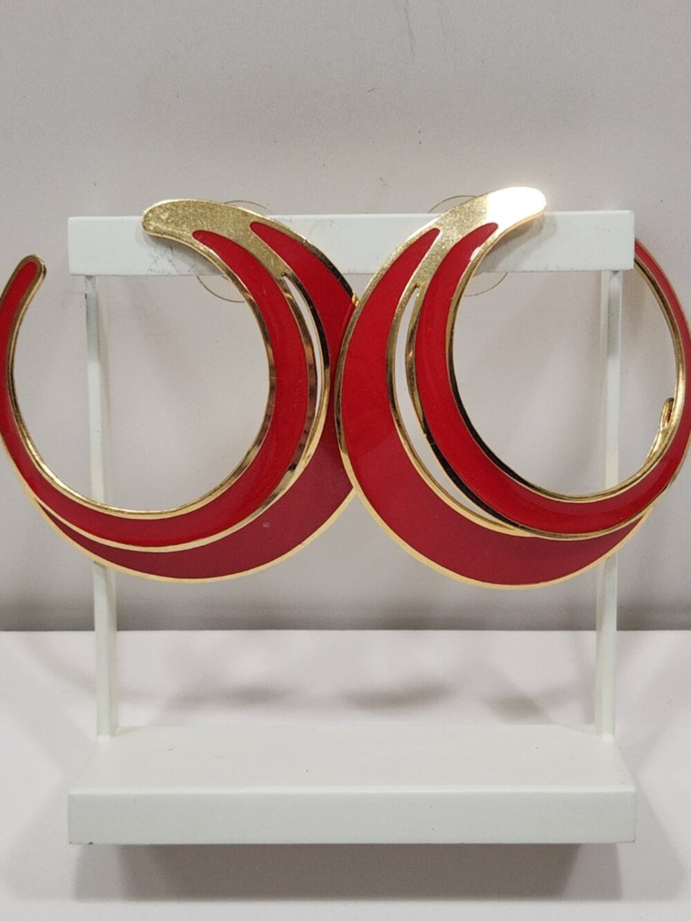 Vintage 80s Edgar Berebi Lipstick Red/Goldtone Crescent Hoop Pierced Earrings